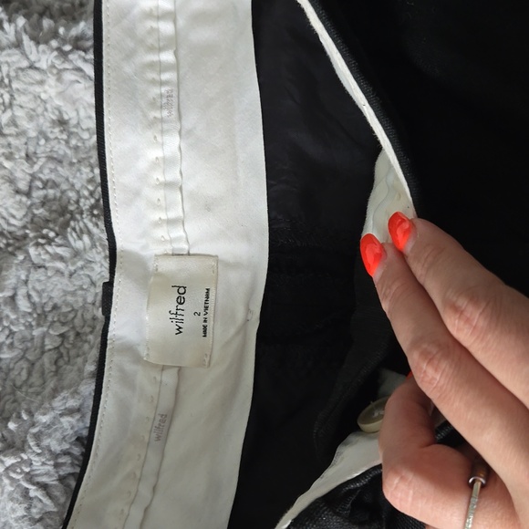 Wilfred size 2 linen shorts - Picture 3 of 3